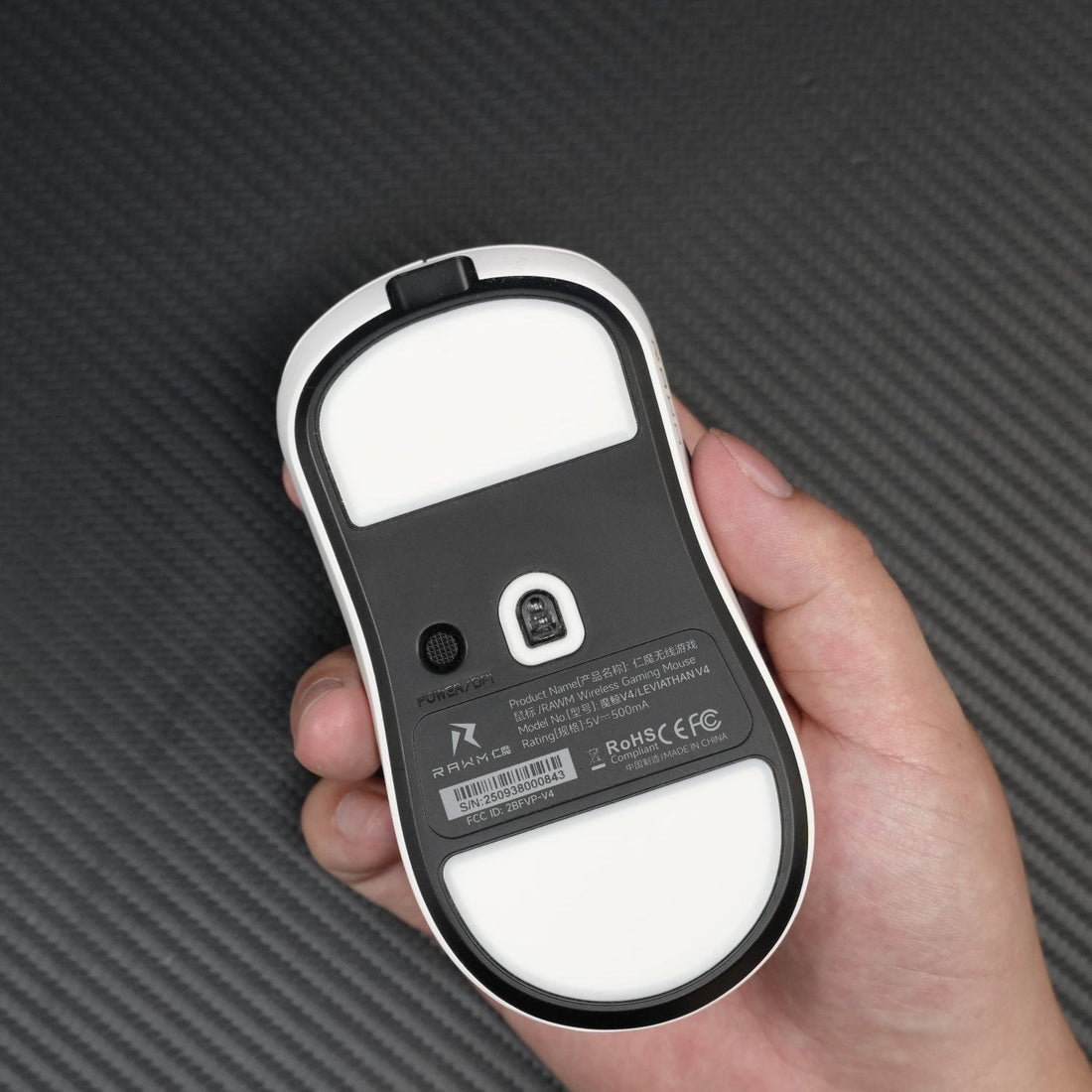 gaming mouse with smooth glide feet